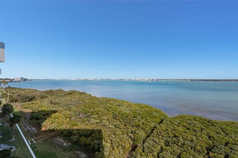 Condo in Clearwater, Florida, 2 bedrooms  № 2137761 - photo 7