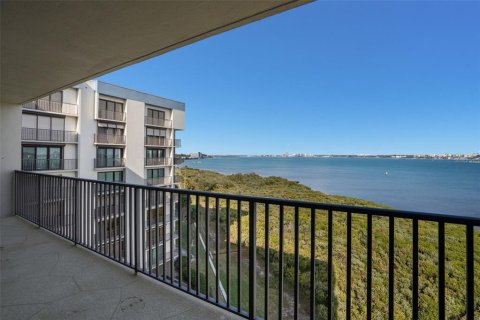 Condo in Clearwater, Florida, 2 bedrooms  № 2137761 - photo 9
