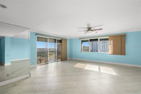 Condo in Clearwater, Florida, 2 bedrooms  № 2137761 - photo 19