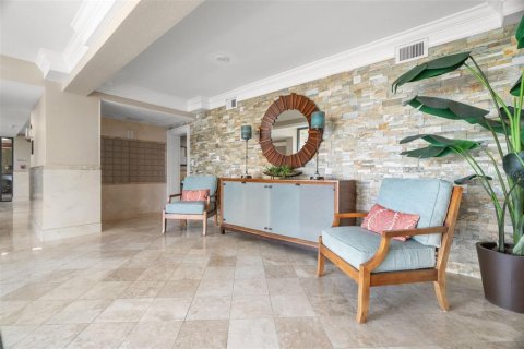 Condo in Clearwater, Florida, 2 bedrooms  № 2137761 - photo 16