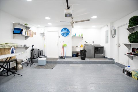 Casa en venta en Miami, Florida, 4 dormitorios, 248.61 m2 № 2305815 - foto 11