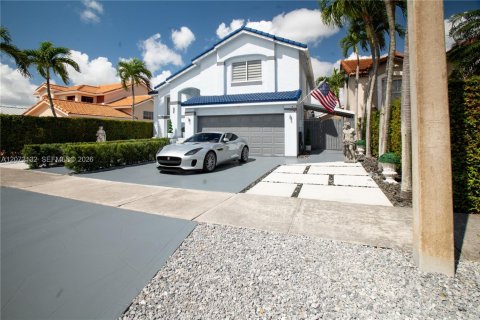 Casa en venta en Miami, Florida, 4 dormitorios, 248.61 m2 № 2305815 - foto 13