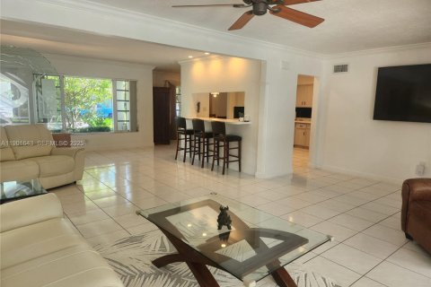 House in Hollywood, Florida 3 bedrooms, 172.89 sq.m. № 1985734 - photo 4