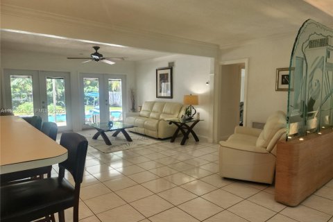 House in Hollywood, Florida 3 bedrooms, 172.89 sq.m. № 1985734 - photo 9
