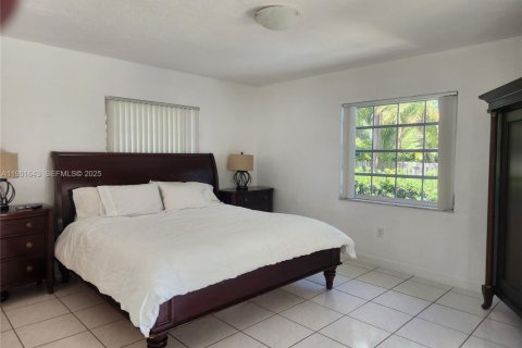 House in Hollywood, Florida 3 bedrooms, 172.89 sq.m. № 1985734 - photo 19