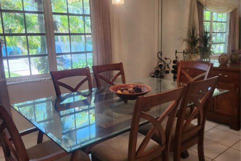 House in Hollywood, Florida 3 bedrooms, 172.89 sq.m. № 1985734 - photo 17