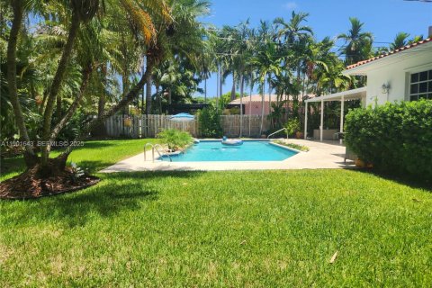 House in Hollywood, Florida 3 bedrooms, 172.89 sq.m. № 1985734 - photo 25