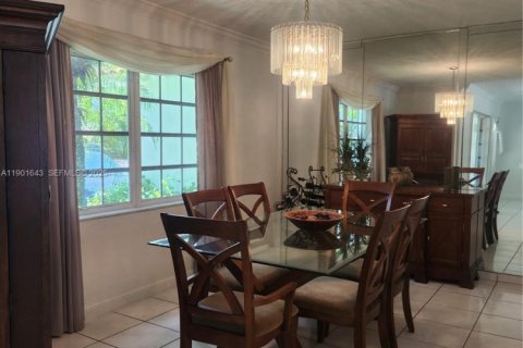 House in Hollywood, Florida 3 bedrooms, 172.89 sq.m. № 1985734 - photo 16