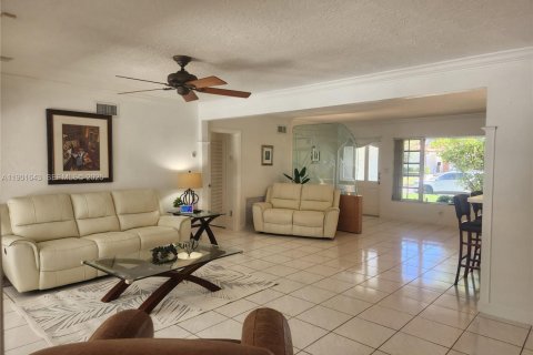 House in Hollywood, Florida 3 bedrooms, 172.89 sq.m. № 1985734 - photo 3