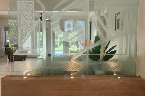 House in Hollywood, Florida 3 bedrooms, 172.89 sq.m. № 1985734 - photo 2