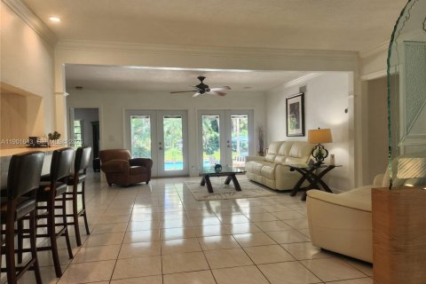 House in Hollywood, Florida 3 bedrooms, 172.89 sq.m. № 1985734 - photo 10