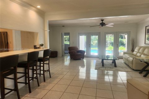 House in Hollywood, Florida 3 bedrooms, 172.89 sq.m. № 1985734 - photo 6