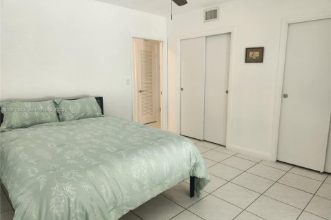 House in Hollywood, Florida 3 bedrooms, 172.89 sq.m. № 1985734 - photo 21