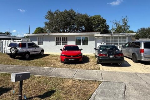 House in West Park, Florida 4 bedrooms, 131.27 sq.m. № 2068138