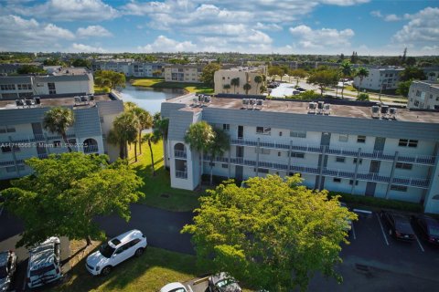 Condo in Sunrise, Florida, 2 bedrooms  № 1703022 - photo 28