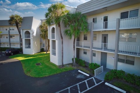 Condo in Sunrise, Florida, 2 bedrooms  № 1703022 - photo 8
