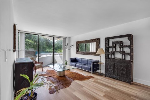 Condo in Miami, Florida, 2 bedrooms № 1980156 - photo 16