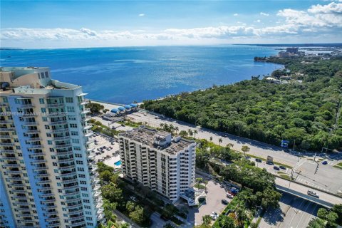 Condo in Miami, Florida, 2 bedrooms № 1980156 - photo 9