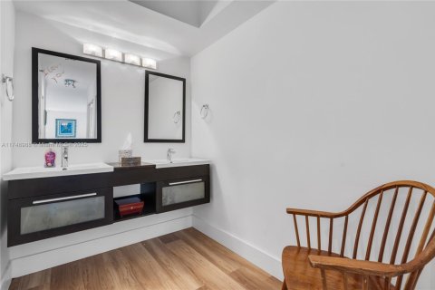 Condo in Miami, Florida, 2 bedrooms № 1980156 - photo 30