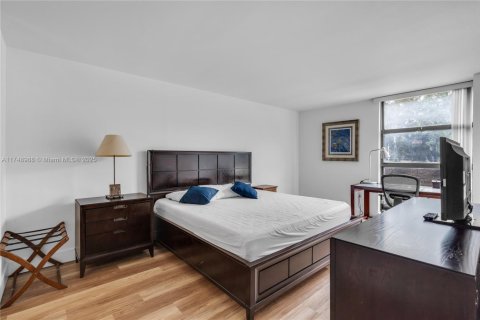 Condo in Miami, Florida, 2 bedrooms № 1980156 - photo 26