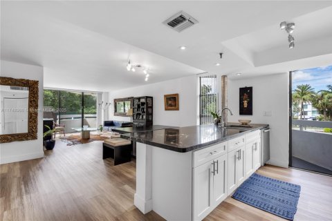 Condo in Miami, Florida, 2 bedrooms № 1980156 - photo 14