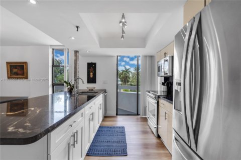 Condo in Miami, Florida, 2 bedrooms № 1980156 - photo 21