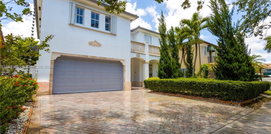 House in Miami, Florida 4 bedrooms, 236.81 sq.m. № 2022235