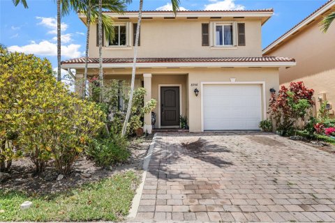 Villa ou maison à vendre à Cutler Bay, Floride: 5 chambres, 191.47 m2 № 2174115 - photo 2