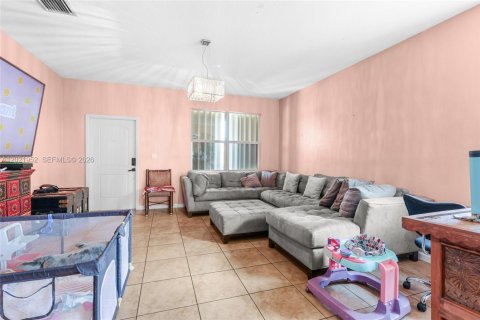 Villa ou maison à vendre à Cutler Bay, Floride: 5 chambres, 191.47 m2 № 2174115 - photo 4
