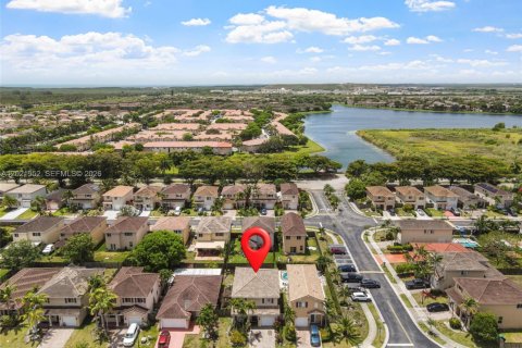 Villa ou maison à vendre à Cutler Bay, Floride: 5 chambres, 191.47 m2 № 2174115 - photo 18