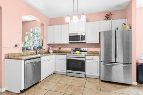 Villa ou maison à vendre à Cutler Bay, Floride: 5 chambres, 191.47 m2 № 2174115 - photo 6