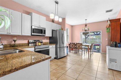 Villa ou maison à vendre à Cutler Bay, Floride: 5 chambres, 191.47 m2 № 2174115 - photo 5