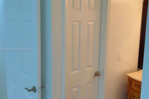 Condo in Pompano Beach, Florida, 2 bedrooms  № 1937437 - photo 7