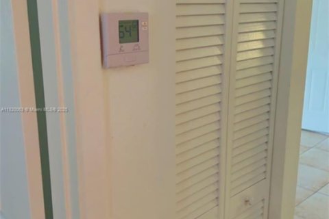 Condo in Pompano Beach, Florida, 2 bedrooms  № 1937437 - photo 4