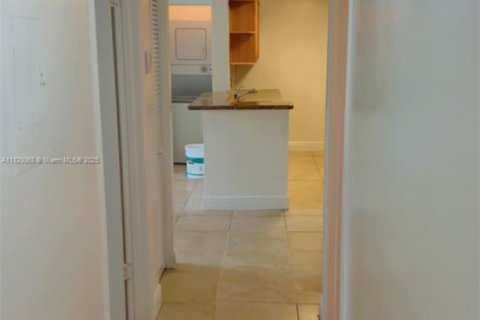 Condo in Pompano Beach, Florida, 2 bedrooms  № 1937437 - photo 3