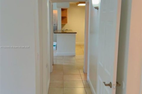 Condo in Pompano Beach, Florida, 2 bedrooms  № 1937437 - photo 9