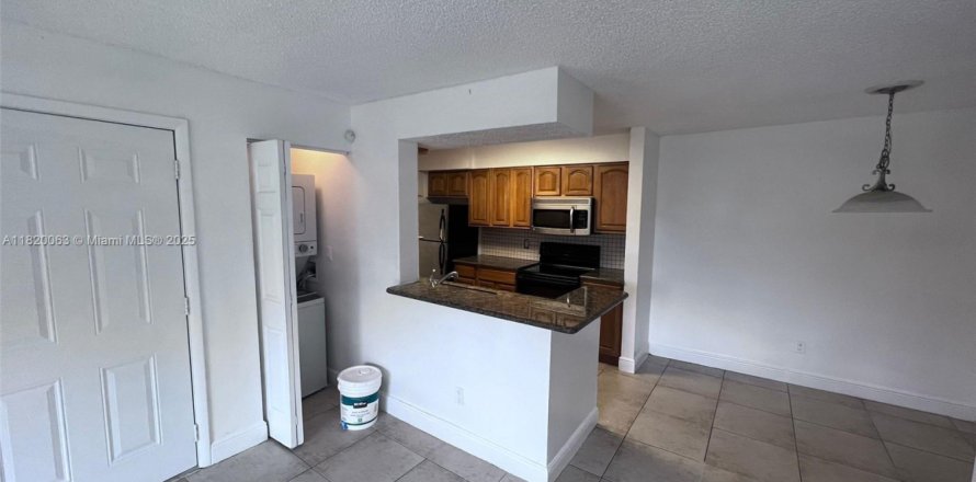 Condo in Pompano Beach, Florida, 2 bedrooms  № 1937437