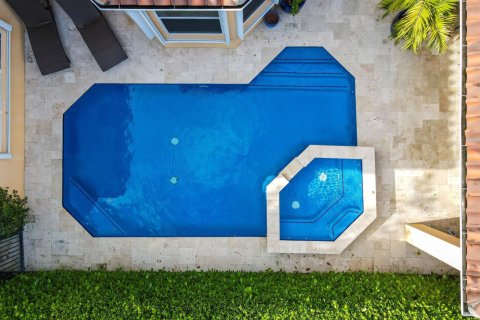House in Jupiter, Florida 4 bedrooms, 367.8 sq.m. № 932329 - photo 1