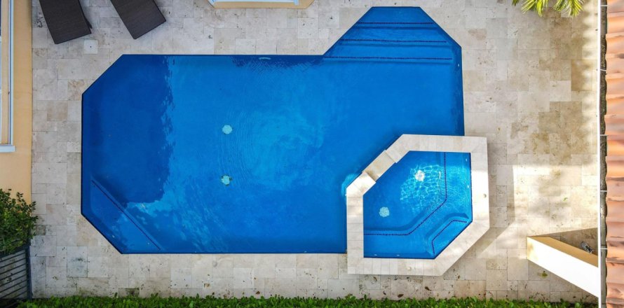 House in Jupiter, Florida 4 bedrooms, 367.8 sq.m. № 932329