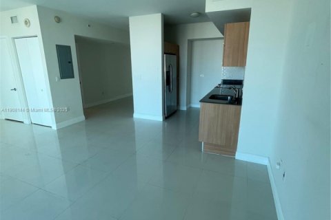 Condominio en alquiler en Miami, Florida, 1 dormitorio, 64.85 m2 № 2012680 - foto 19