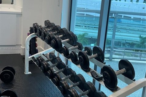 Condominio en alquiler en Miami, Florida, 1 dormitorio, 64.85 m2 № 2012680 - foto 28