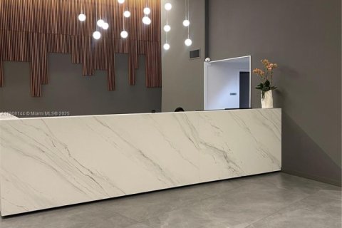 Condominio en alquiler en Miami, Florida, 1 dormitorio, 64.85 m2 № 2012680 - foto 4