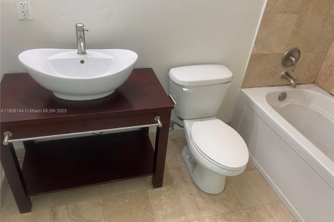 Condominio en alquiler en Miami, Florida, 1 dormitorio, 64.85 m2 № 2012680 - foto 15