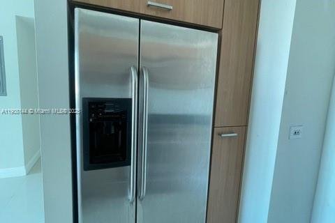 Condominio en alquiler en Miami, Florida, 1 dormitorio, 64.85 m2 № 2012680 - foto 11