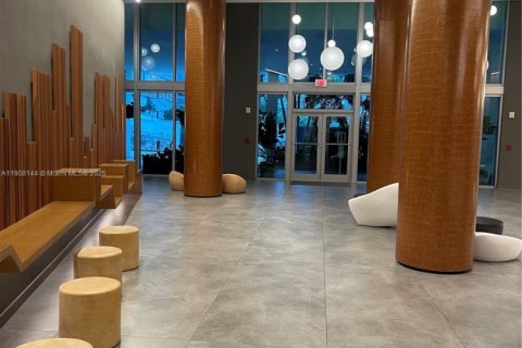 Condominio en alquiler en Miami, Florida, 1 dormitorio, 64.85 m2 № 2012680 - foto 7