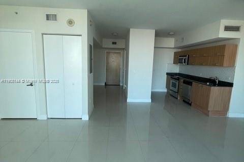 Condominio en alquiler en Miami, Florida, 1 dormitorio, 64.85 m2 № 2012680 - foto 13