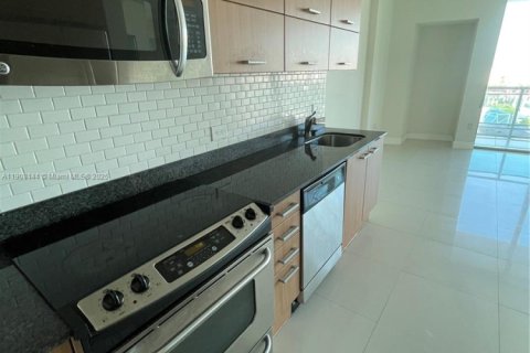 Condominio en alquiler en Miami, Florida, 1 dormitorio, 64.85 m2 № 2012680 - foto 8