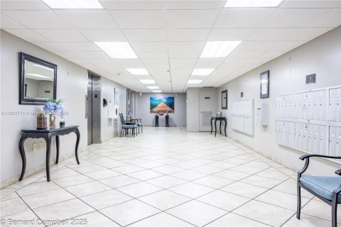 Купить кондоминиум в Лодерхилл, Флорида 2 спальни, 117.06м2, № 1954776 - фото 22