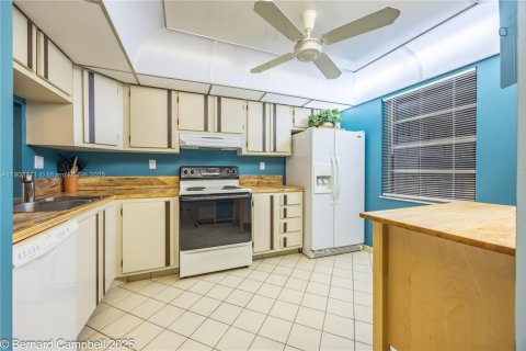 Купить кондоминиум в Лодерхилл, Флорида 2 спальни, 117.06м2, № 1954776 - фото 1