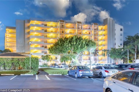 Купить кондоминиум в Лодерхилл, Флорида 2 спальни, 117.06м2, № 1954776 - фото 23